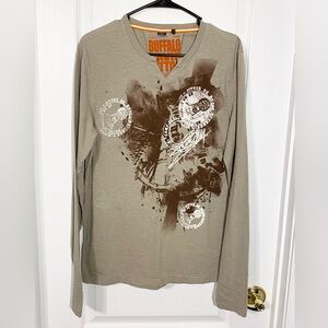 Y2K Buffalo Graphic Notched Neck Long Sleeve Tee Tan Men’s Medium